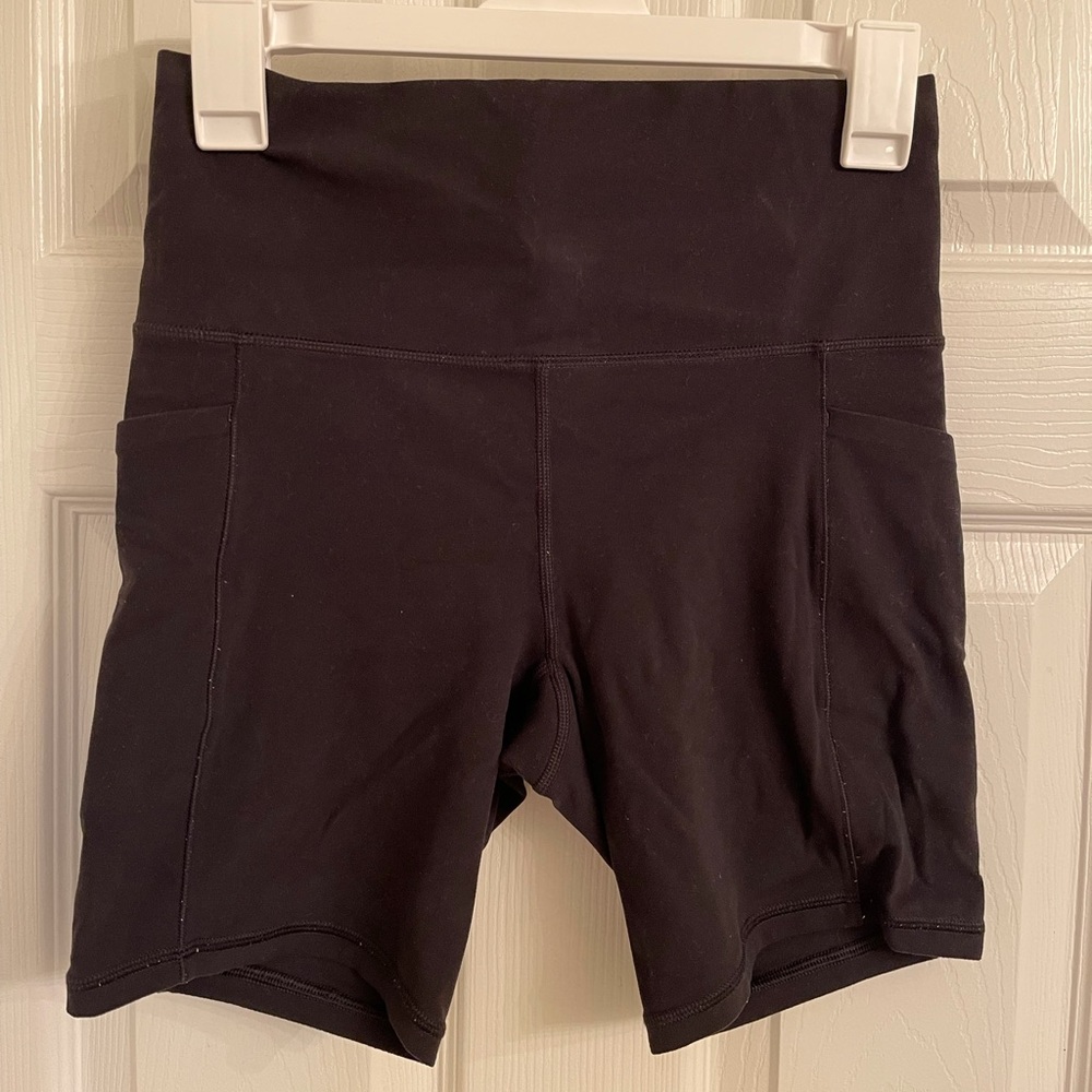 Athleta Salutations Pocket Stash Short size SMALL